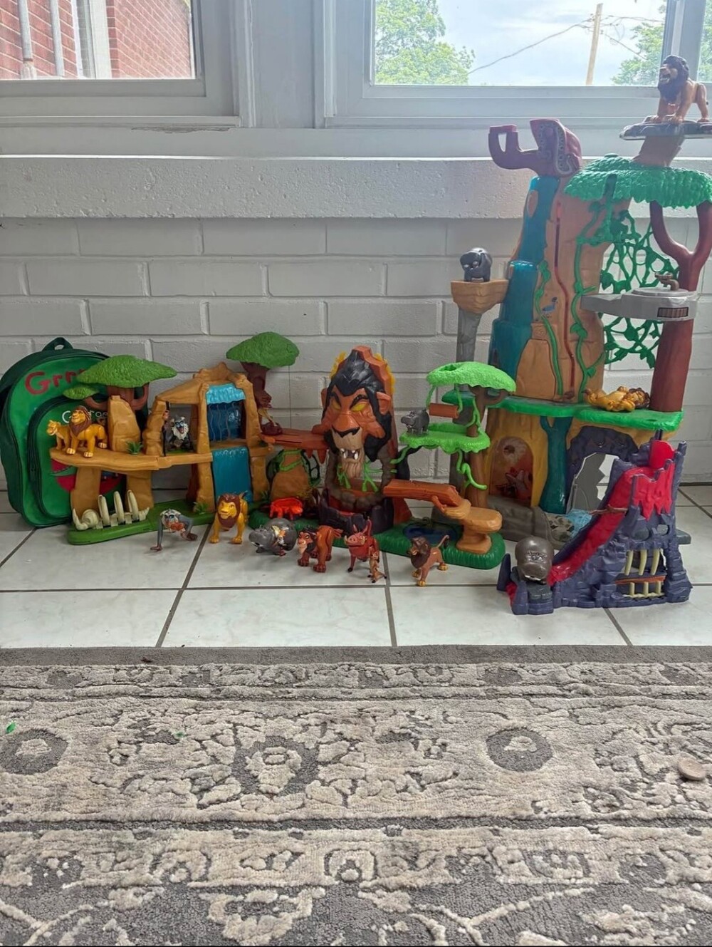 Disney Lion King Adventure Playset with Colorful Green, Brown, Red, Blue Accents